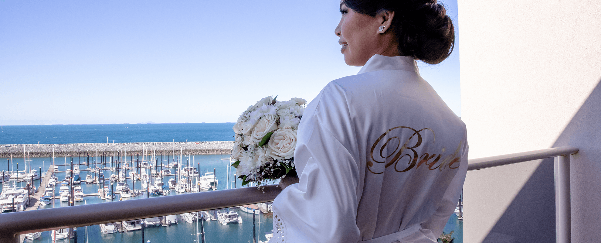 Bride overlooking the Mackay Marina from a Mantra Mackay balcony